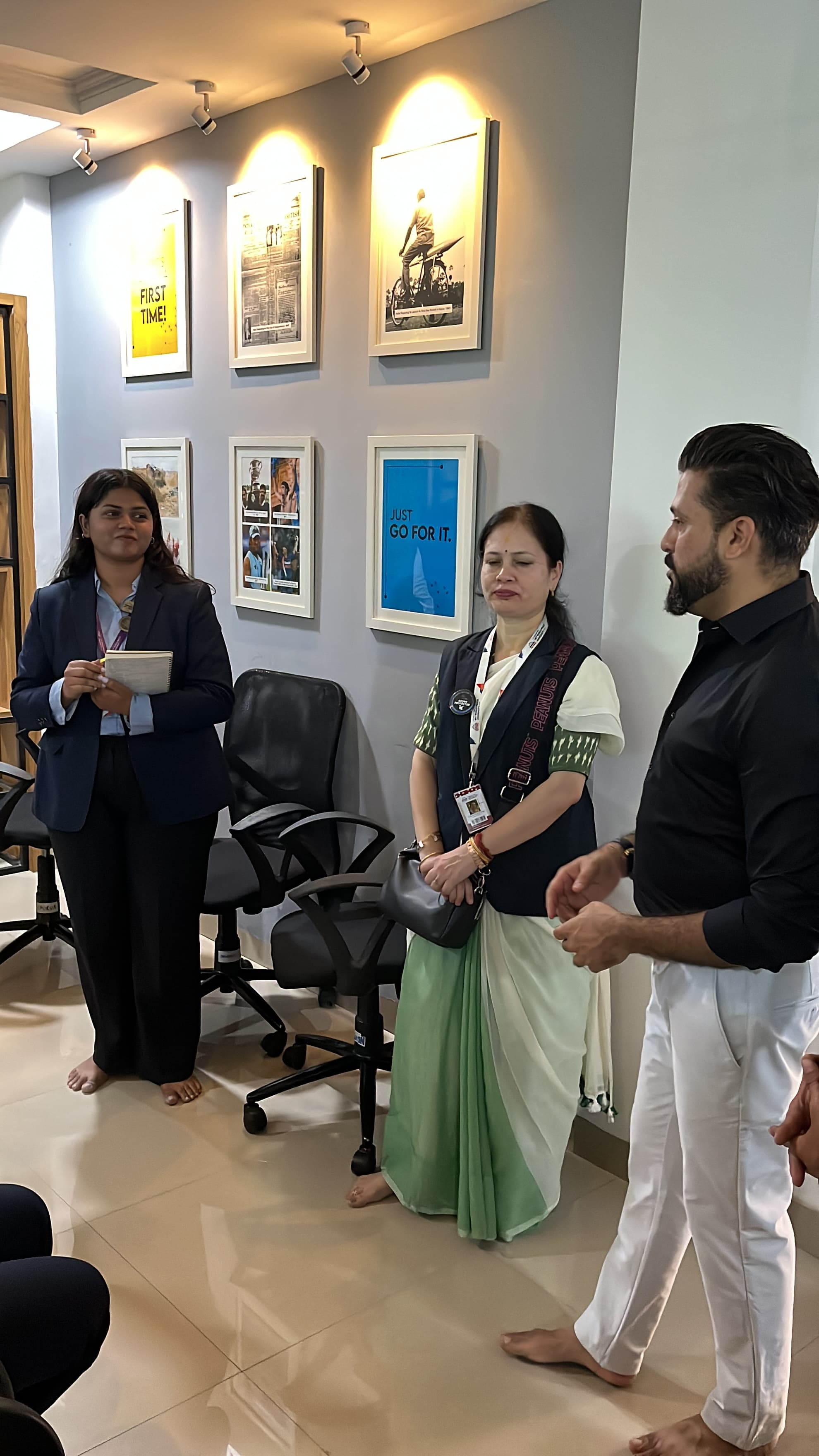 Lakeer in discussion with faculty and students at institute campus